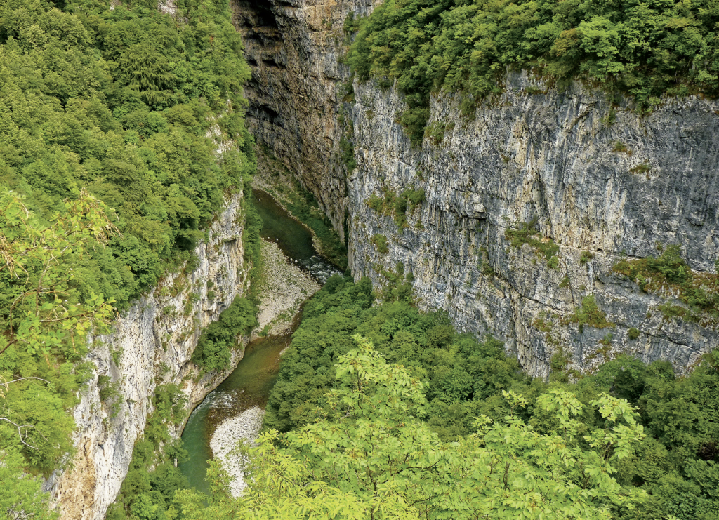 la vecchia strada delle gole del Limarò la vecchia strada delle gole del Limarò