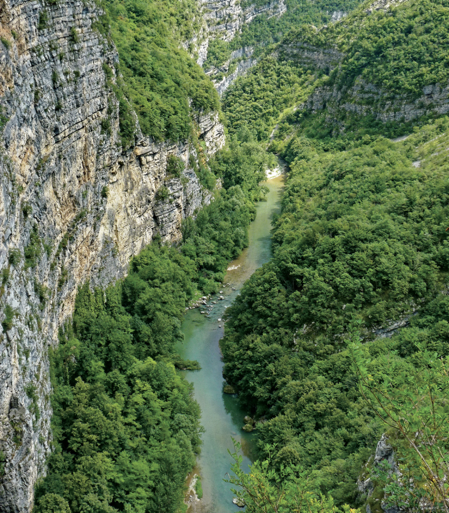 la vecchia strada delle gole del Limarò la vecchia strada delle gole del Limarò